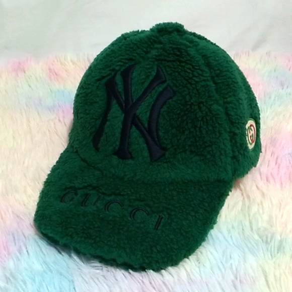 Gucci Accessories - Authentic Gucci MLB New York Yankees Collaboration Logo Shearling Hat Unisex